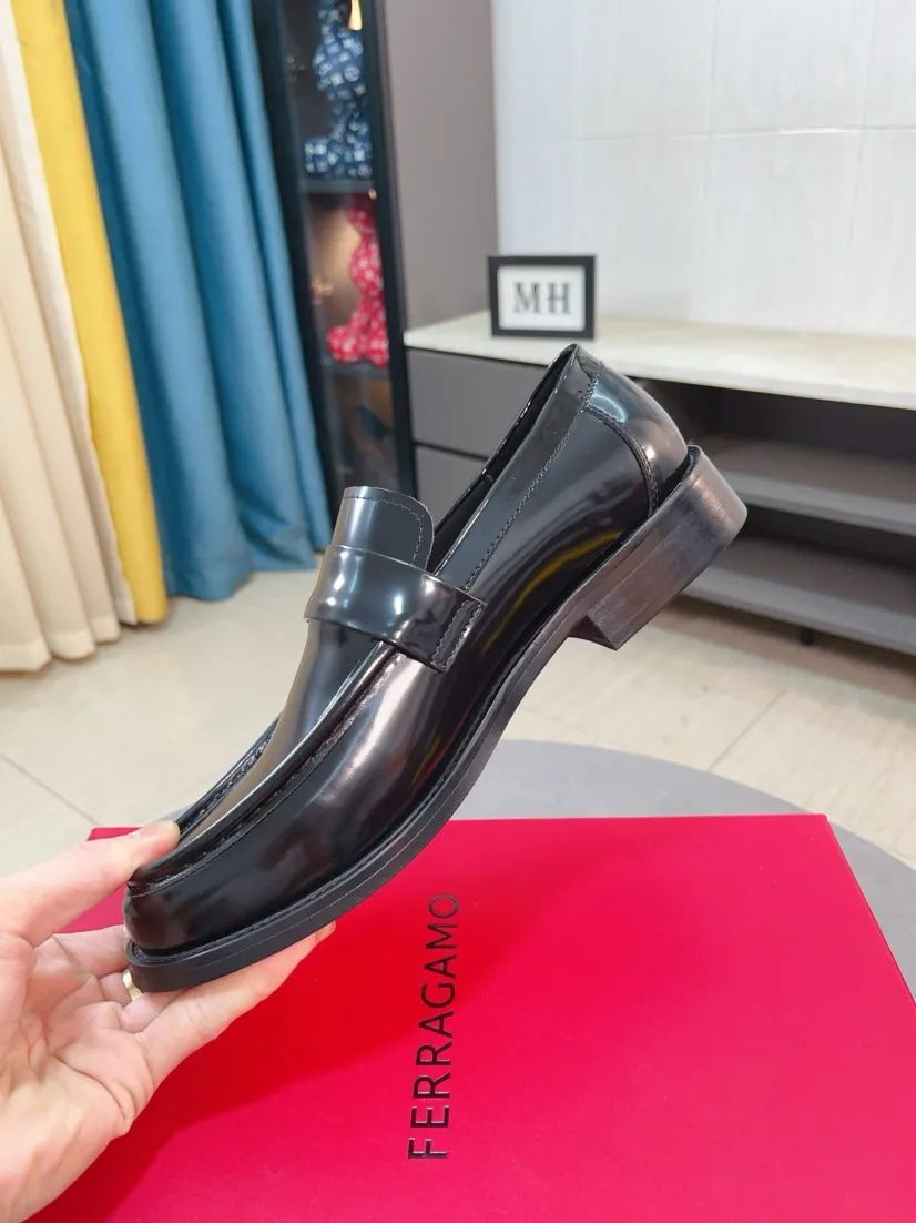Men's shoes 💰560🌸🌸Water dyed cowhide 🆘[Salvatore Ferragamo] Ferragamo's latest casual business leather shoes for men! Available at counters simultaneously! The fabric is made of specially imported original suede calfskin, and the interior is made of imported water-dyed cowhide. It is absolutely luxurious and leads the fashion trend. Matching code: 38-44 45 customized